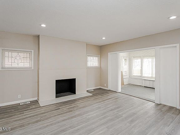 4th image of 2337 Parkwood Ave