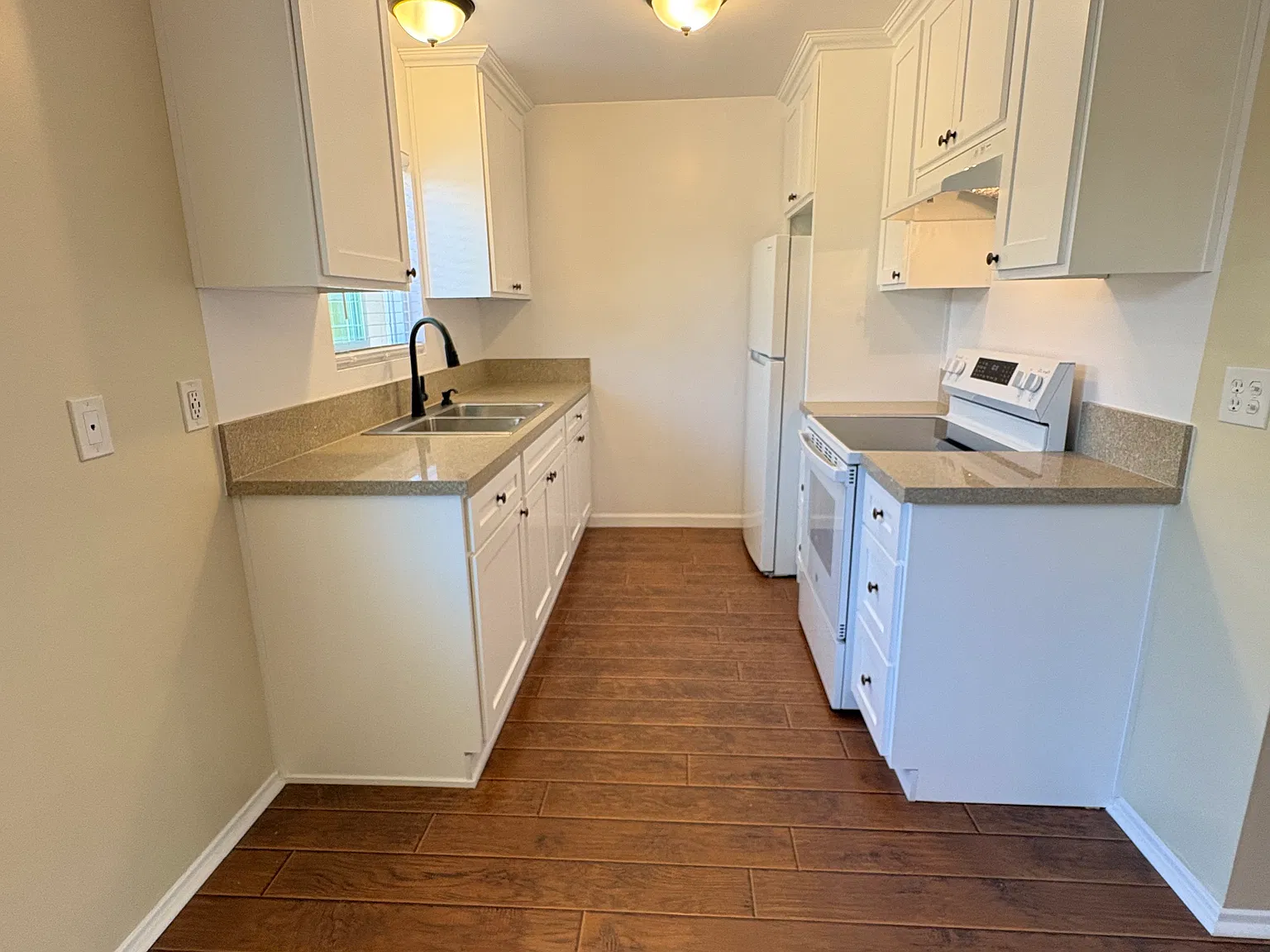 1 bed, 800 sqft, $2,200 — Photo 2