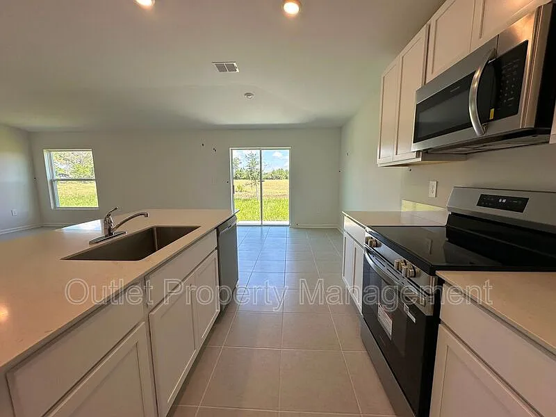 4 bed, 2.0 bath, 1825 sqft, $2,345 — Photo 4