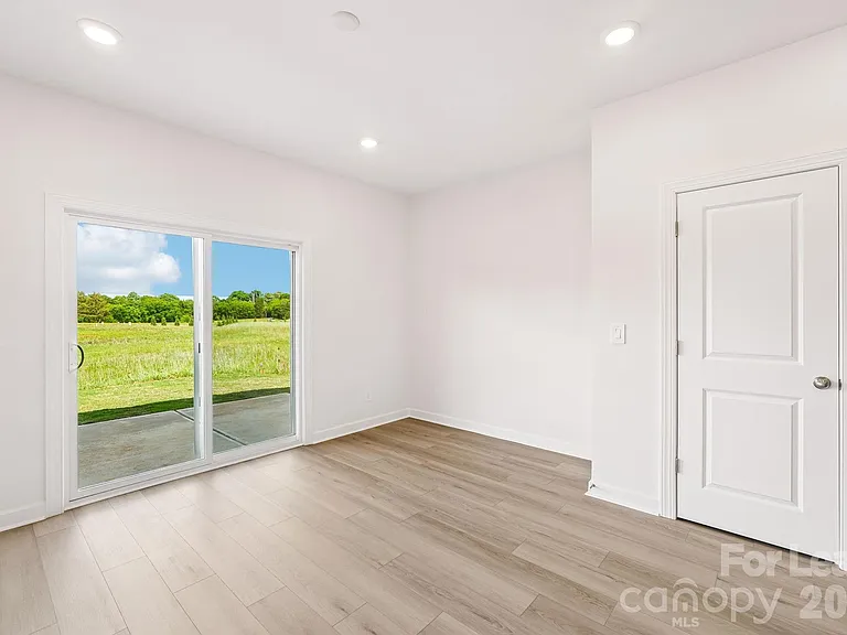 1852 Wrenley Dr — Photo 13