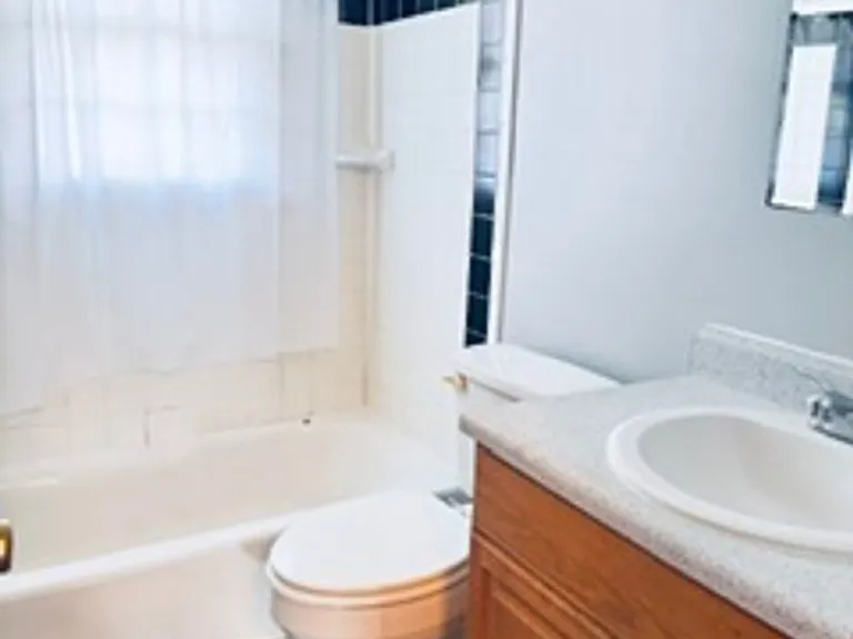 4315 Charles St — Photo 11