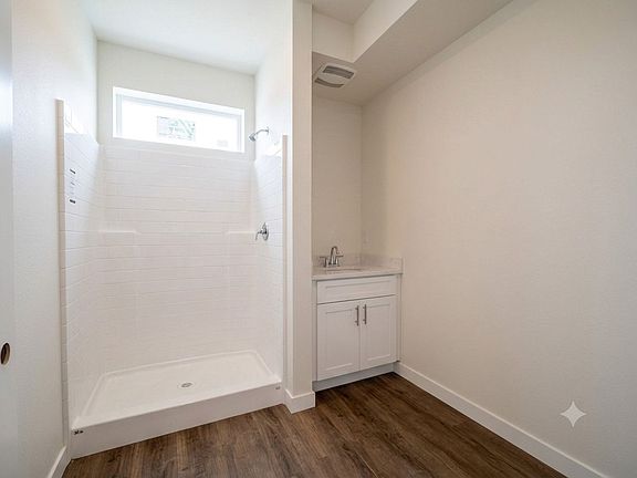 5th image of 2221 Dejong Dr #101
