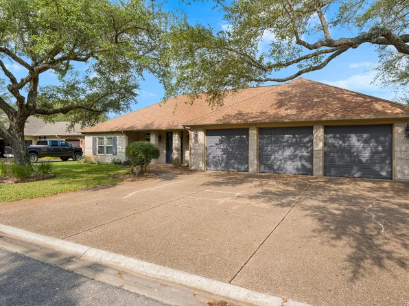 104 Peachtree, Rockport, TX 78382