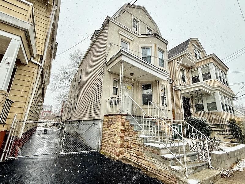 1st image of 12 Garwood Pl