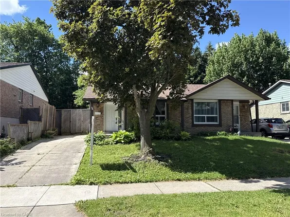 94 Wendover Dr, Hamilton, ON L9C 5X5