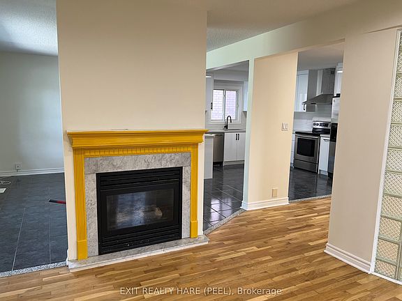 3rd image of 7698 Kipling Ave