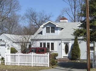 27 Rhodes Ave, Bay Shore, NY 11706