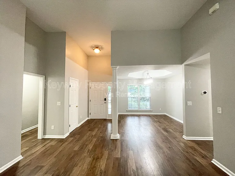 1391 Watsonia Dr — Photo 3