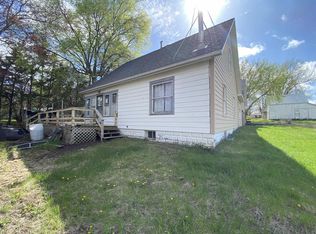 210 N Willson St, Blue Hill, NE 68930