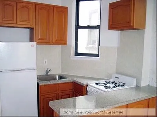 Rented by Bond New York | media 17