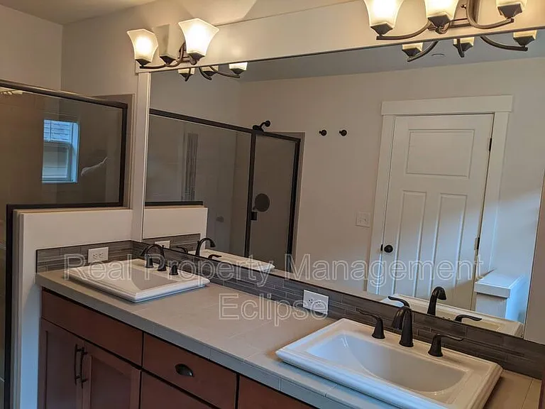1320 Chelsea Walk NE — Photo 11