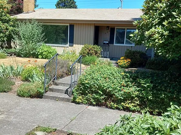932 B St, Springfield, OR 97477