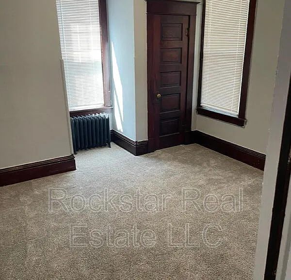 1524 W Gardner Ave #1 — Photo 2
