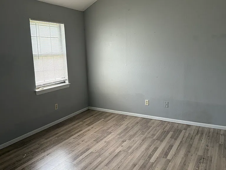 457 NE Churchill St #457 — Photo 18