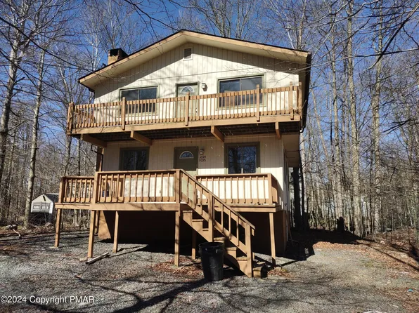 9095 Idlewild Dr, Tobyhanna, PA 18466