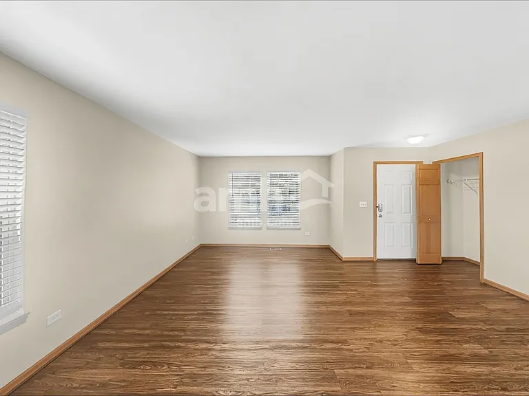 3229 Kenilworth Ln — Photo 6