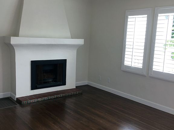 3rd image of 120 Savona Walk #122