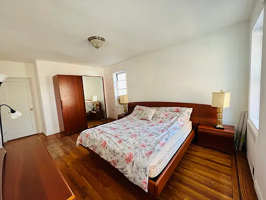 Rented by E Realty International Corp | media 16