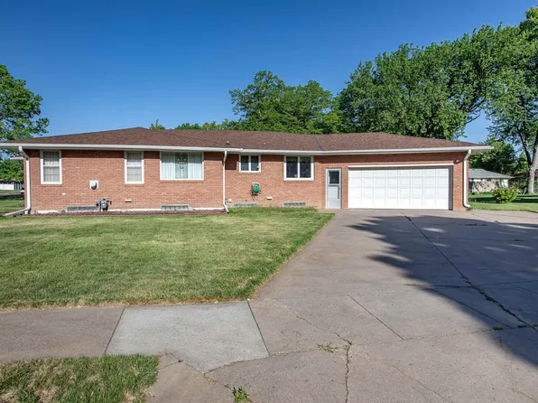 1204 W 12th St, Hastings, NE 68901