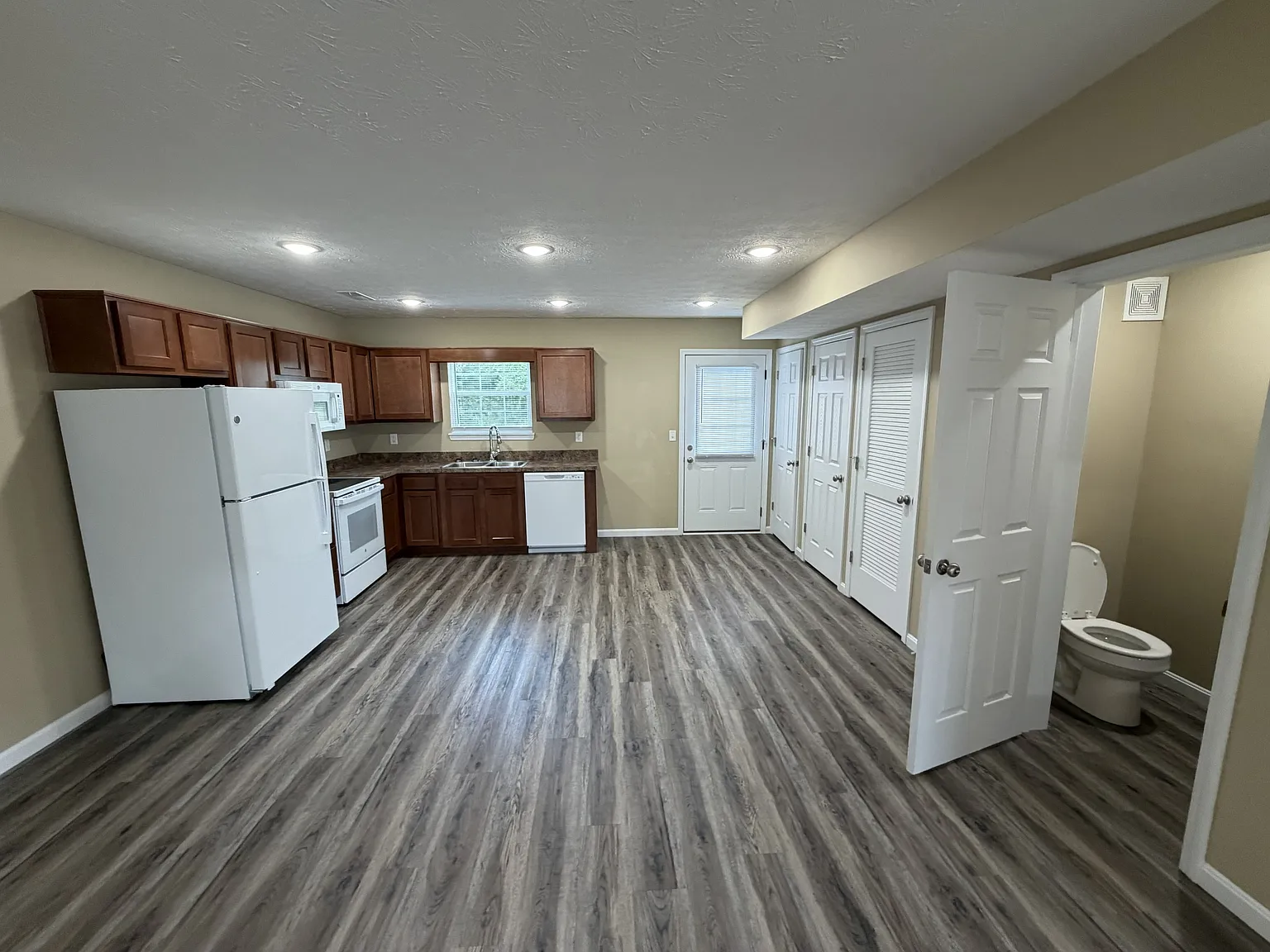 285 Pineview Drive - 1 — Photo 2