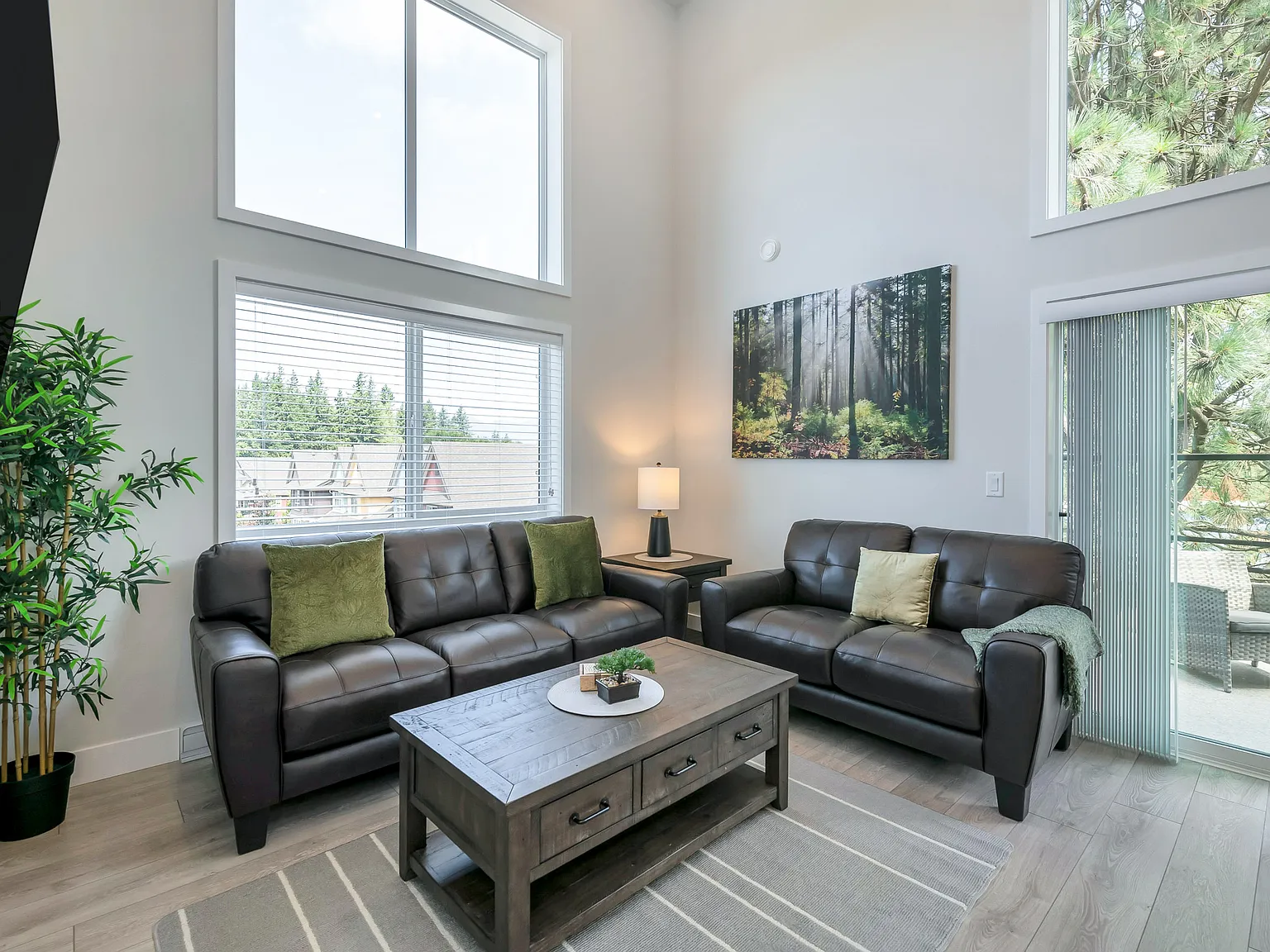 3 bed, 1162 sqft, $7,050 — Photo 4