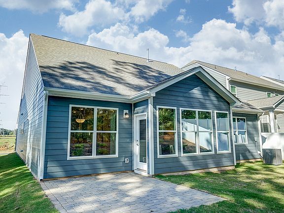 These photos are representative of this floor plan, but all options may not be available in every co