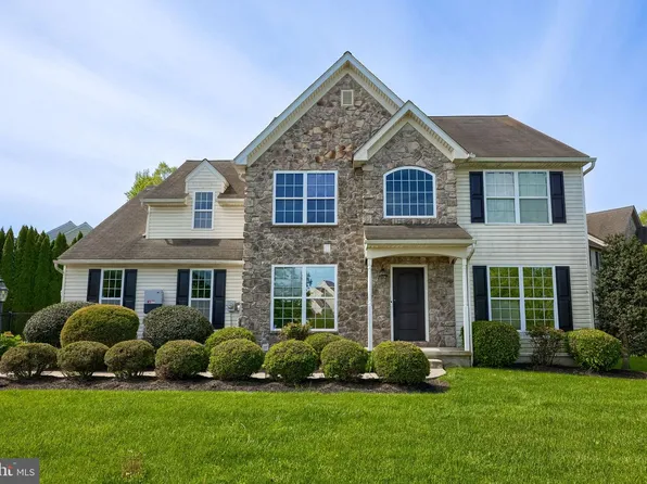 13 S Larkspur Dr, Palmyra, PA 17078