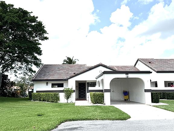 2nd image of 5558 Parkwalk Circle E