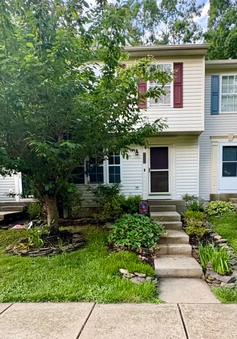 3 bed, 2.5 bath, 1240 sqft, $2,200 — Photo 1
