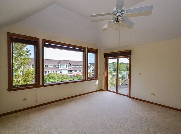 5th image of 100 N River Ln Unit 404