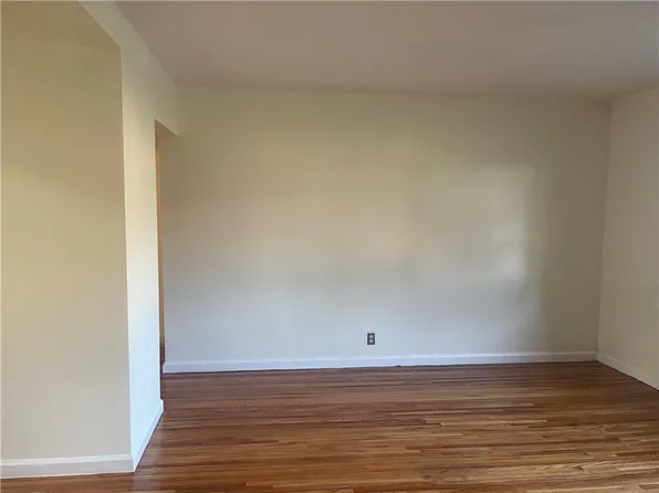 1010 Rottkamp St APT 2, Valley Stream, NY 11580