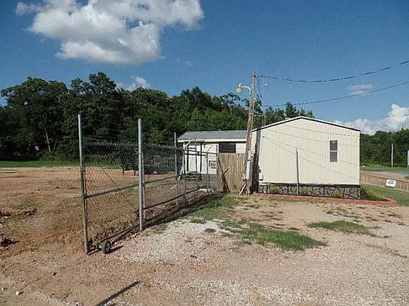 4th image of 3823 Creekwood Cir