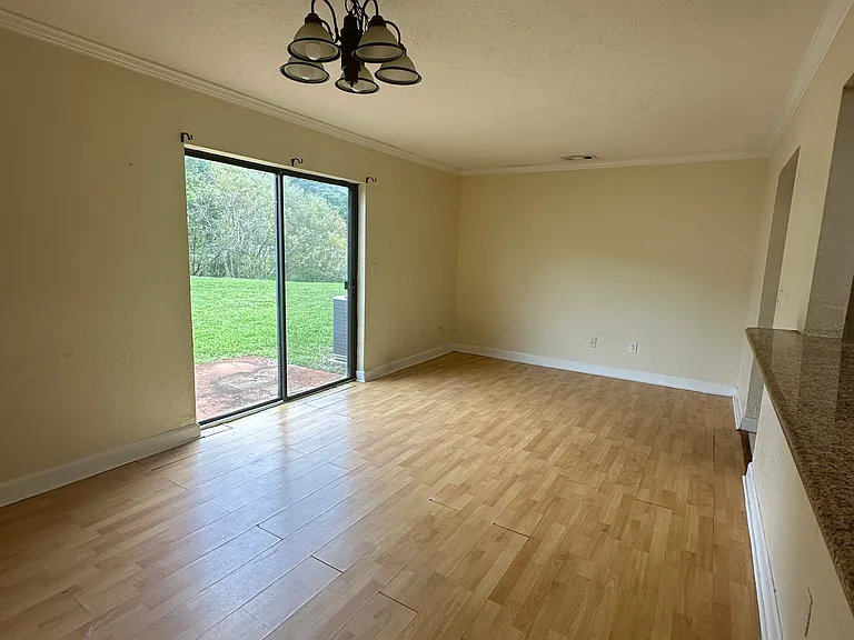 420 Arnold Dr — Photo 4