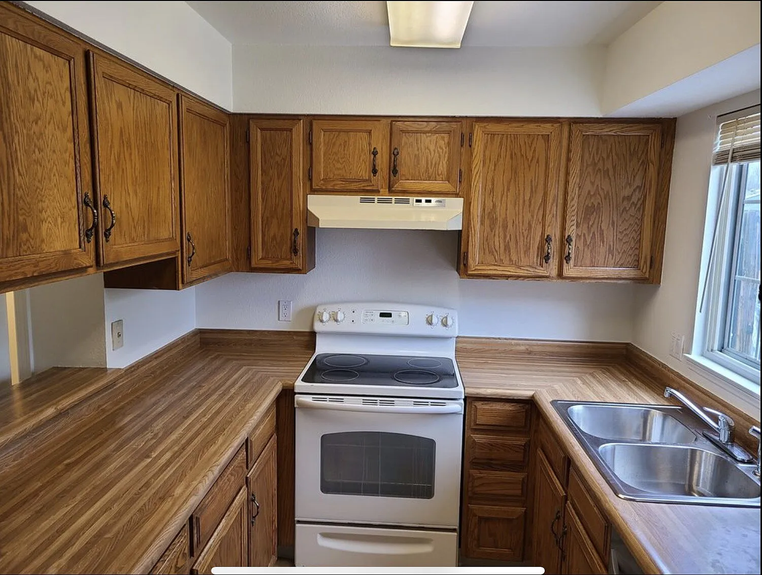 2 bed, 1.5 bath, 1036 sqft, $1,750 — Photo 3