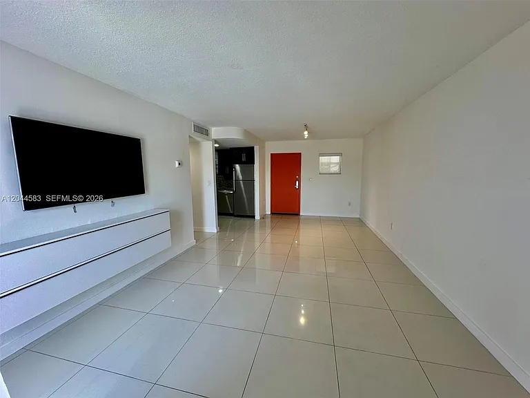 411 SW 37th Ave #3-D — Photo 3