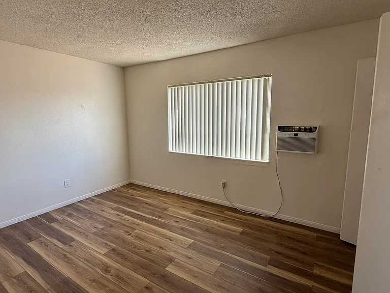 721 Upton Dr #4 — Photo 3