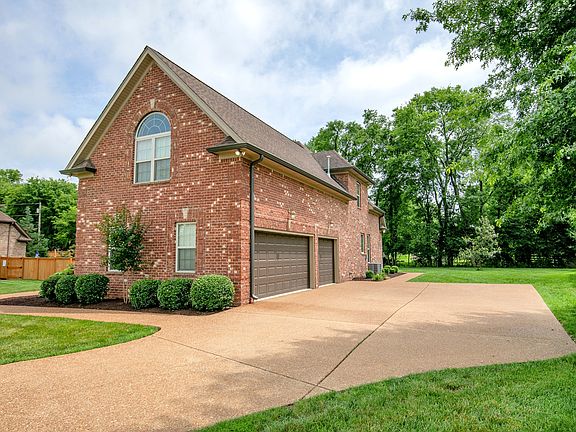 3rd image of 929 Morningstar Ct