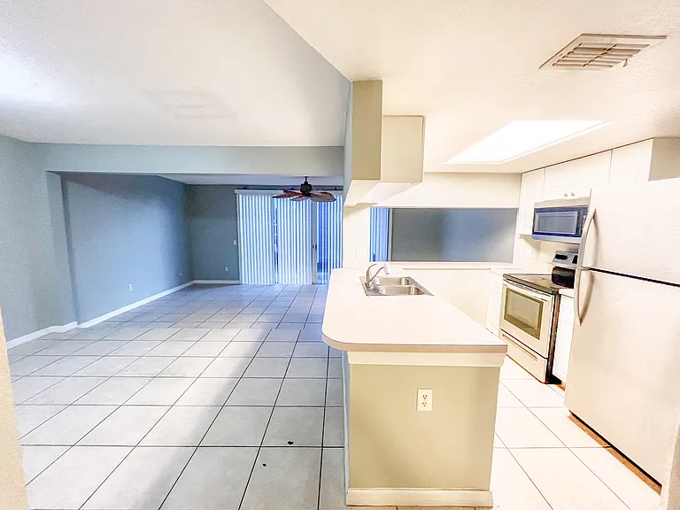 964 Caribbean Dr — Photo 6