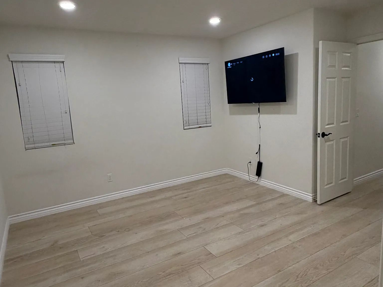 3 bed, 2.5 bath, 2292 sqft, $1,300 — Photo 4