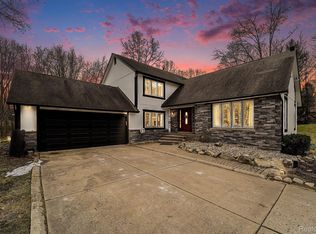 3638 Deer Run Dr, Brighton, MI 48114