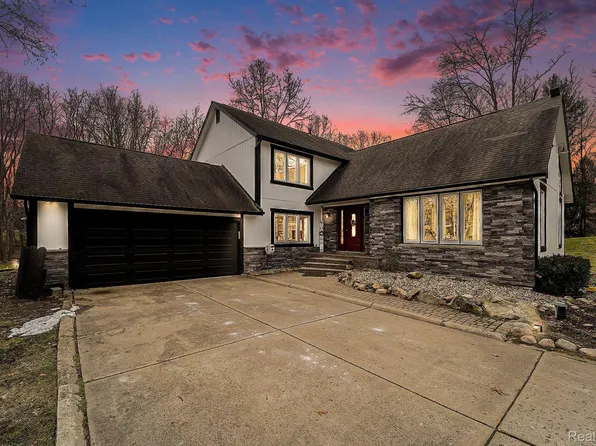 3638 Deer Run Dr, Brighton, MI 48114