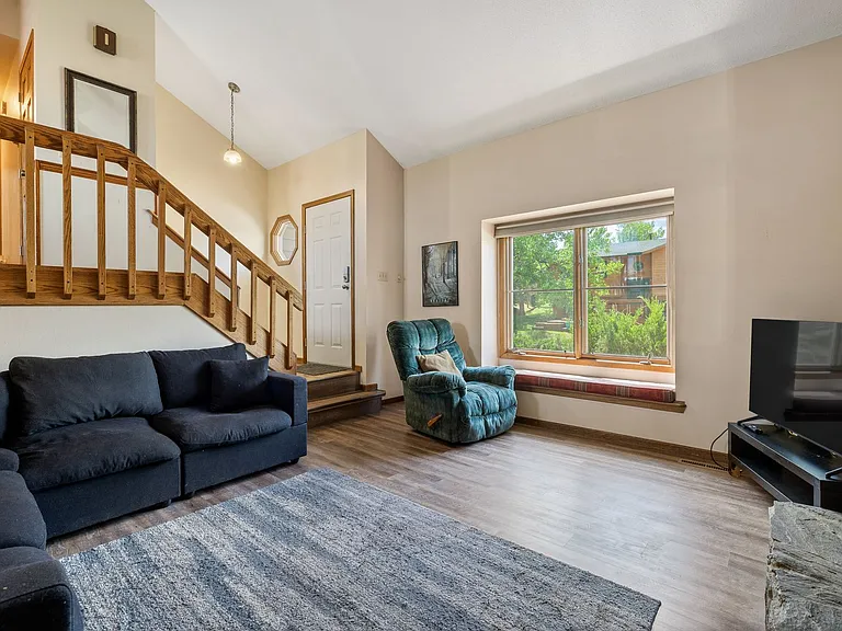 3704 Meadowbrook Dr — Photo 6