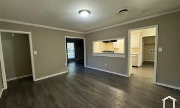 1011 Fairway St — Photo 2