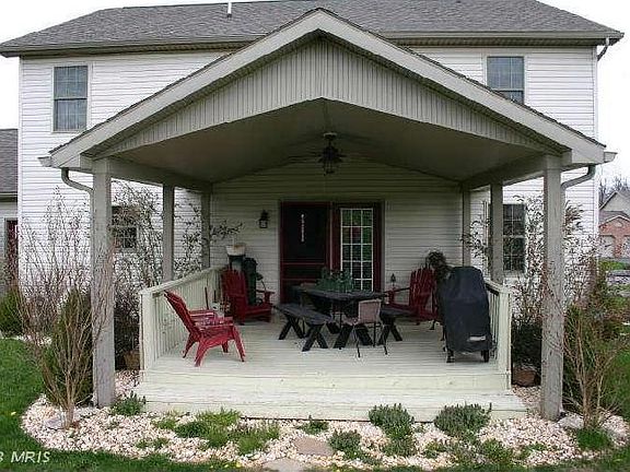 5th image of 157 N Blackberry Ln