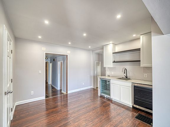 Entertaining area with wine cooler