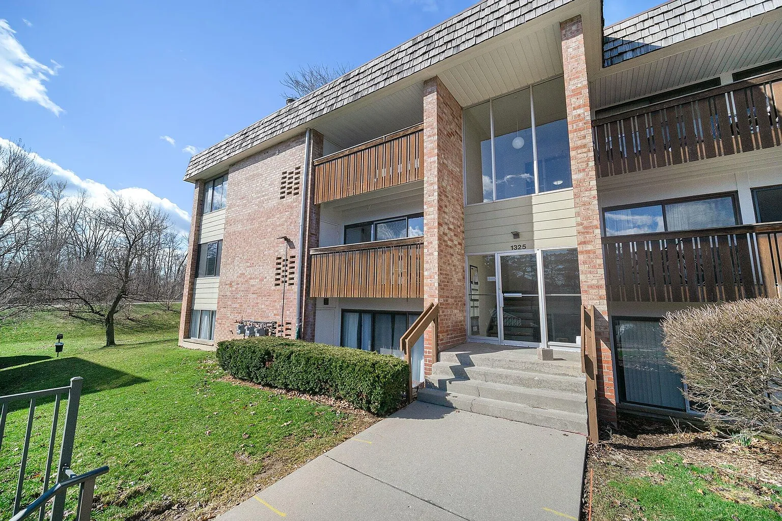 1325 S Maple Rd APT 201 photo 1