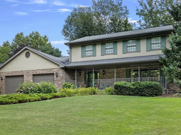 3425 Wyndwicke Dr, Saint Joseph, MI 49085