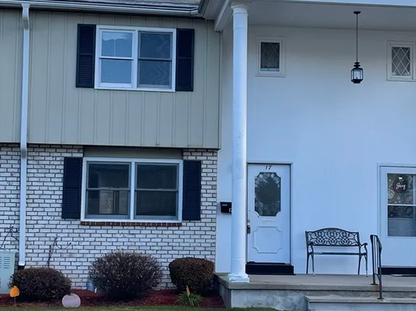 17 Yorktown Ct Unit 17, Chicopee, MA 01020