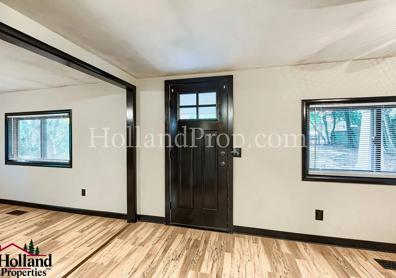 Hidden Gem In Sw Portland 2bd 1bth Waiting For You! New Price And Special Discount Of $300 On You... — Photo 4