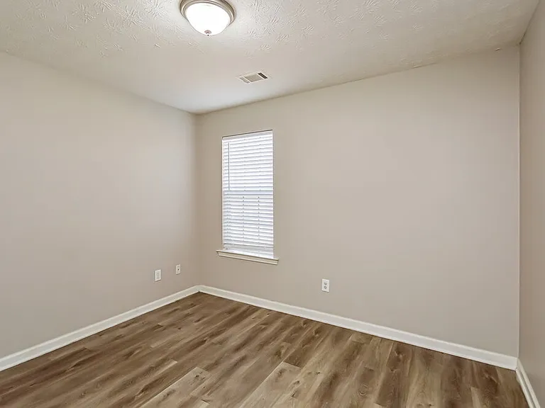 115 Syracuse Ln — Photo 13